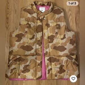 Free Assembly Camouflage Puffer Vest with Pink Lining Great Condition Sz L